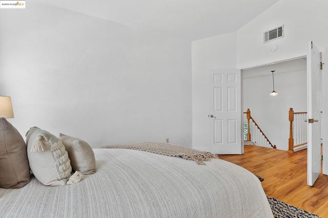 20 Goldmeadow Ct, Brentwood CA: https://media.crmls.org/mediaz/a76d7234-1eac-4af0-8f97-2c39a8902c4e.jpg