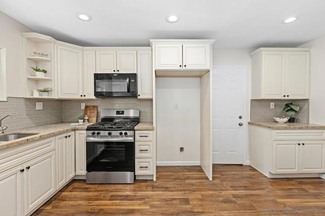 2069 Dayton Drive, Lemon Grove CA: https://media.crmls.org/mediaz/a76db0e0-7eff-4cc7-8553-d0b8663de966.jpg