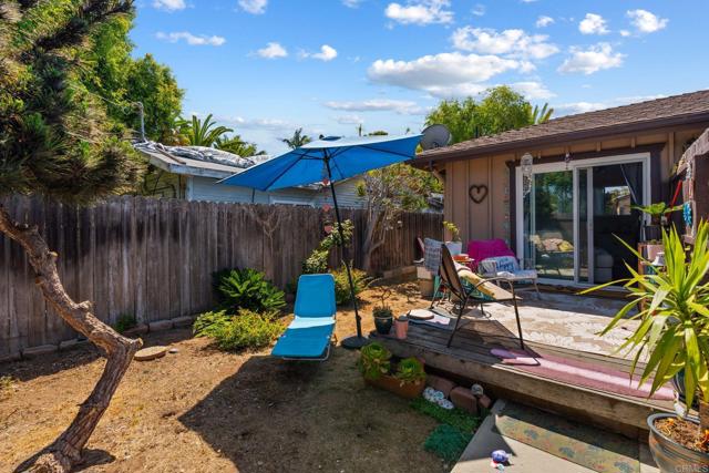 1565 Chestnut Avenue, Carlsbad CA: https://media.crmls.org/mediaz/a76ed687-c942-4b02-9309-f6cd4e2f0770.jpg