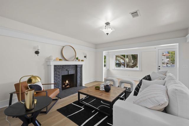 Detail Gallery Image 2 of 51 For 311 B Ave, Coronado,  CA 92118 - 3 Beds | 2 Baths