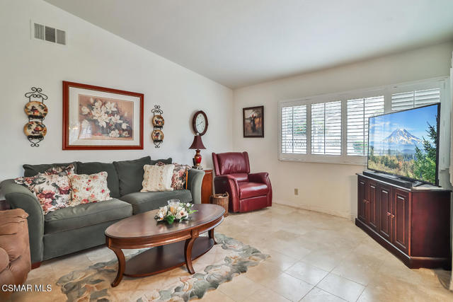 3616 Pebble Place, Newbury Park CA: https://media.crmls.org/mediaz/a76f40c1-6ea5-47de-9b4f-f707bc836459.jpg
