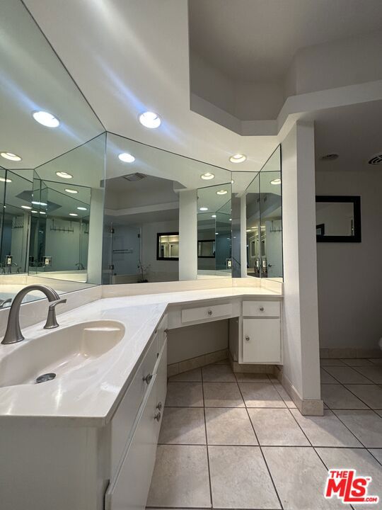 1531 Camden Avenue, Los Angeles CA: https://media.crmls.org/mediaz/a76f6a79-2757-4ae1-951e-b5e1fed3101c.jpg
