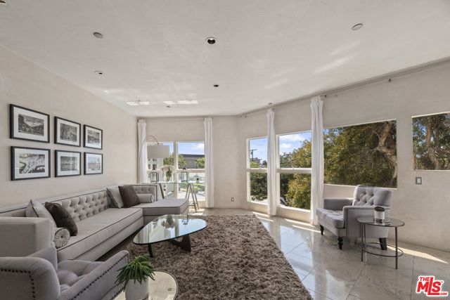 2115 3rd Street, Santa Monica CA: https://media.crmls.org/mediaz/a76f9214-68d2-43e3-a404-8ece73ea891b.jpg