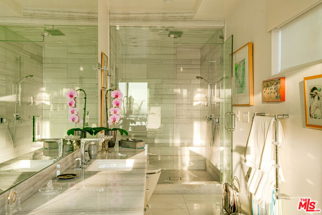 1821 Loma Vista Drive, Beverly Hills CA: https://media.crmls.org/mediaz/a76fdf0b-2468-48e8-a63b-cf063759ead1.jpg