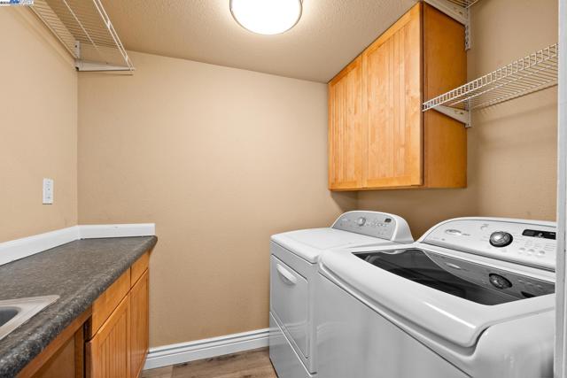 6176 Thomas Ave, Newark CA: https://media.crmls.org/mediaz/a76ff0fe-93a2-4204-a6e7-342e800177f2.jpg
