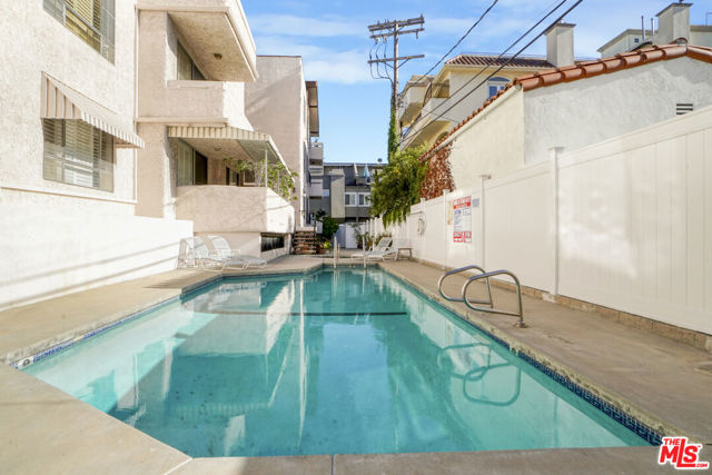 1531 Camden Avenue, Los Angeles CA: https://media.crmls.org/mediaz/a7702e7a-6db9-4864-88ac-26d335ca747b.jpg