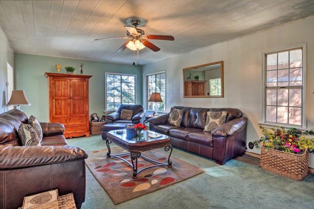 23984 SKYLAND DR, Crestline CA: https://media.crmls.org/mediaz/a770b475-2056-4df7-9049-1772790cff5c.jpg