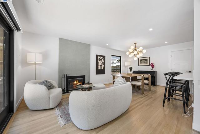 4149 Moselle Ct, Pleasanton CA: https://media.crmls.org/mediaz/a770e01d-c87c-4268-83de-7ee6727689d2.jpg