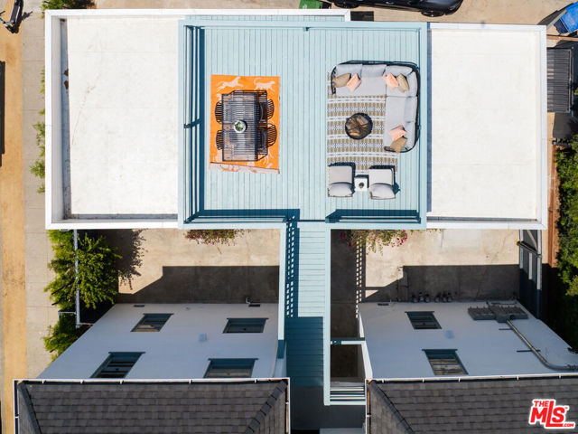 519 1/2 Rose Avenue, Venice CA: https://media.crmls.org/mediaz/a7712a37-1bf4-43f1-9483-e12c0736f124.jpg