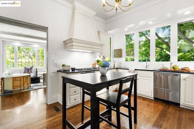 765 University Ave, Palo Alto CA: https://media.crmls.org/mediaz/a771606b-8029-4cd1-adf5-674a23458f5e.jpg