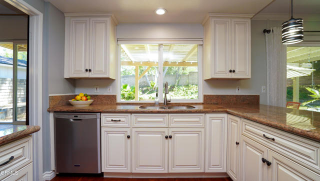 718 Pamela Wood Street, Thousand Oaks CA: https://media.crmls.org/mediaz/a771a8ad-3fb8-4610-9bff-fbfc8a8a3240.jpg