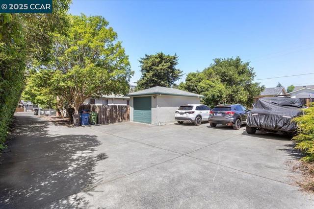 19358 Lake Chabot Rd, Castro Valley CA: https://media.crmls.org/mediaz/a771f102-81ed-4a28-a116-1837ec1013b2.jpg
