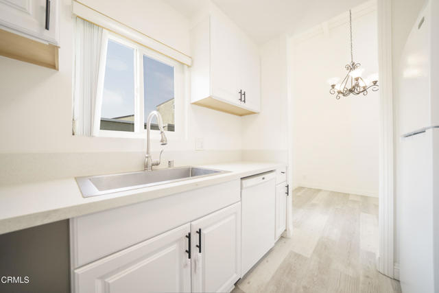 4925 Indian Wood Road, Culver City CA: https://media.crmls.org/mediaz/a771fb59-395f-4a16-b959-1387f5840f4a.jpg
