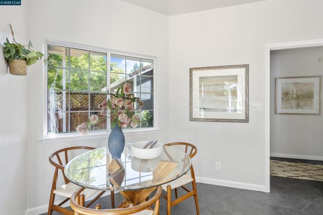5 Stuart Place, Danville CA: https://media.crmls.org/mediaz/a7721576-6042-4126-9677-8ac22a4b9567.jpg