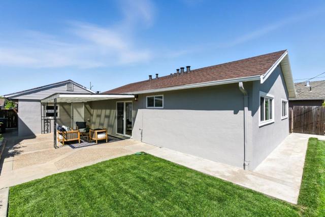 417 Hiller Street, Belmont CA: https://media.crmls.org/mediaz/a772739d-10a1-42e0-b728-95a48fd1f972.jpg