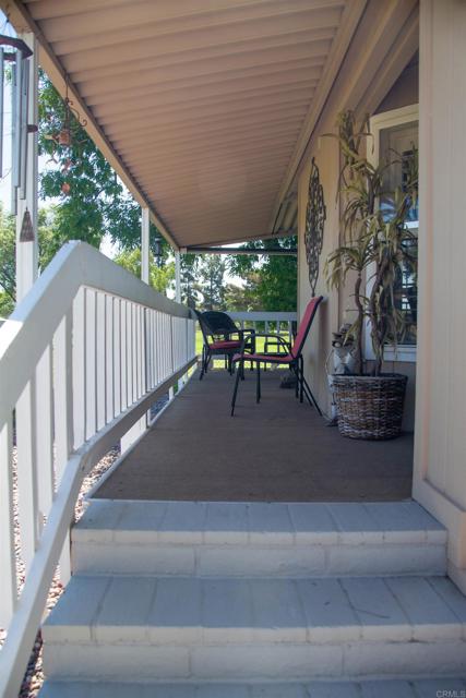 11851 Riverside Dr, Lakeside CA: https://media.crmls.org/mediaz/a77277fd-da1c-47be-8deb-3001effc5953.jpg