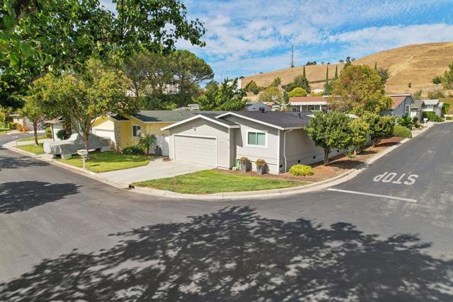 255 Mountain Springs Drive, San Jose CA: https://media.crmls.org/mediaz/a7734972-9105-4f59-84d5-3f0a1c9e7250.jpg