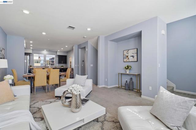 Image 6 of 47 For 102 Fanuncio Ln