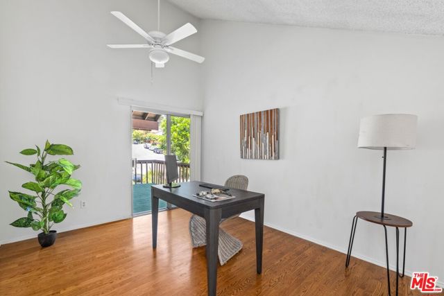 2801 Woodwardia Drive, Los Angeles CA: https://media.crmls.org/mediaz/a7758d40-616b-488e-b777-5a2b147deb28.jpg