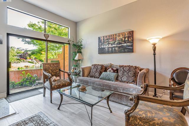 4001 W Lakeshore Drive, San Ramon CA: https://media.crmls.org/mediaz/a775c47c-3089-4f23-8e12-305e30a347ce.jpg