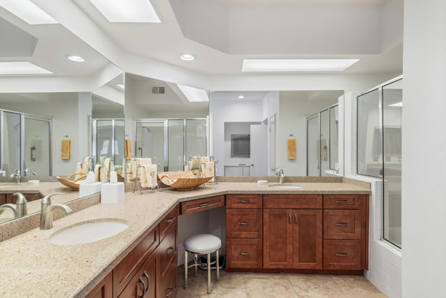 280 Vista Royale W Circle, Palm Desert CA: https://media.crmls.org/mediaz/a775d2bd-e27f-4010-9f42-3fe4133d53e1.jpg