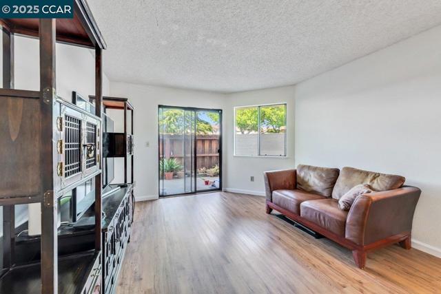 5050 Valley Crest Dr, Concord CA: https://media.crmls.org/mediaz/a7764a6b-4131-492d-b822-b2a96232695d.jpg