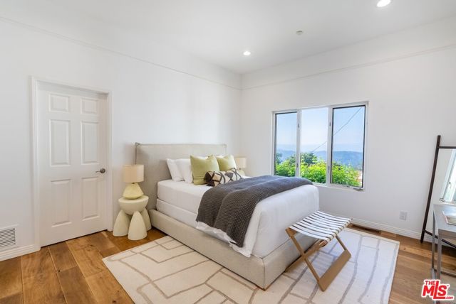 21965 Saddle Peak Road, Topanga CA: https://media.crmls.org/mediaz/a776805c-1084-41df-9e9f-599860e46bf2.jpg