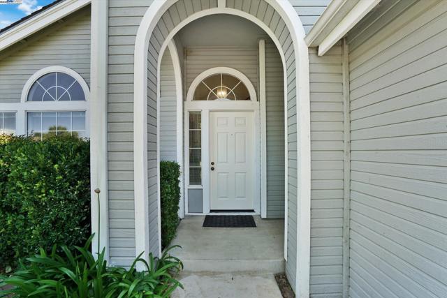 1400 Tennis Ln, Tracy CA: https://media.crmls.org/mediaz/a7768271-31cb-4e9a-9863-be80b9c6ba17.jpg