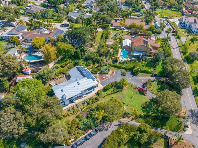 1628 Lone Oak Rd, Vista CA: https://media.crmls.org/mediaz/a77816ca-cdaa-443a-8e3f-998d2a487b1d.jpg