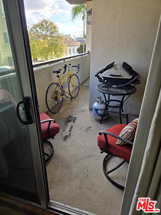 7100 Alvern Street, Los Angeles CA: https://media.crmls.org/mediaz/a7781e7b-a5fc-4db7-b14b-986e6b68798b.jpg