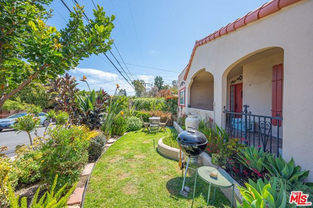 1915 Apex Avenue, Los Angeles CA: https://media.crmls.org/mediaz/a7782591-e70c-4ed0-a014-6502060adba2.jpg