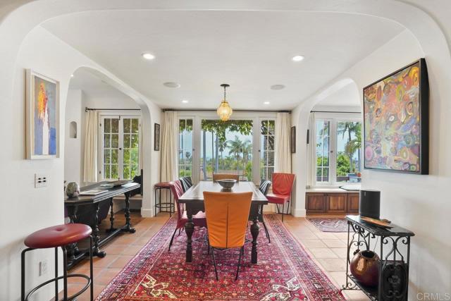 308 Sunset Drive, Encinitas CA: https://media.crmls.org/mediaz/a7788c91-0f51-4327-b43a-e6b7cb9377b6.jpg