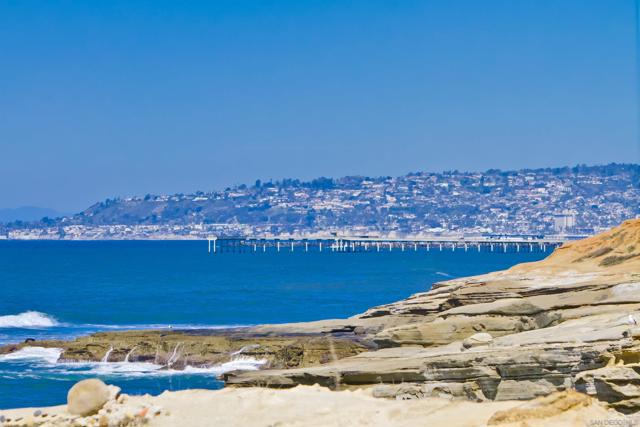 3886 Santa Cruz, San Diego CA: https://media.crmls.org/mediaz/a7790a05-6570-4f30-ab54-8e5b2a079a45.jpg