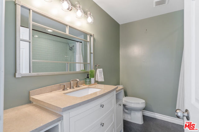 3743 S Canfield Avenue, Los Angeles CA: https://media.crmls.org/mediaz/a7796acf-d604-4f07-9b9c-23d29321555b.jpg