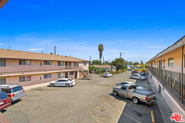 5503 Maywood Avenue, Maywood CA: https://media.crmls.org/mediaz/a7798b8d-1a09-4426-a860-03160604e189.jpg