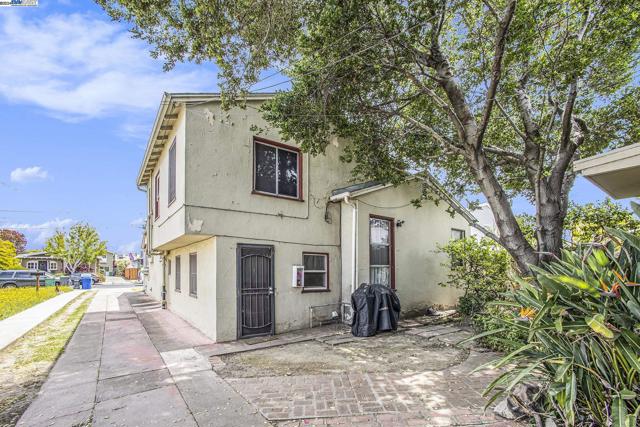 1815 Pearl St., Alameda, California 94501, 6 Bedrooms Bedrooms, ,4 BathroomsBathrooms,Single Family Residence,For Sale,Pearl St.,41072432