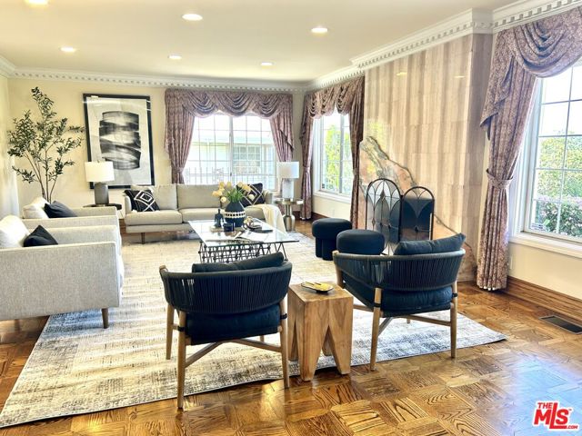 11502 Dona Teresa Drive, Studio City CA: https://media.crmls.org/mediaz/a779c684-0559-4ae5-b41b-3e37c678e512.jpg