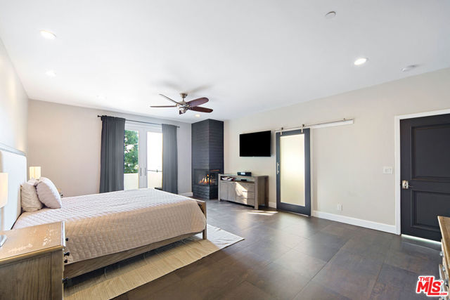 5118 Cerrillos Drive, Woodland Hills CA: https://media.crmls.org/mediaz/a77a4227-3f6c-4aae-b569-f8e91bb6dbdc.jpg