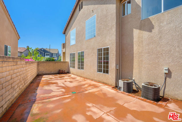 6615 Kentwood Bluffs Drive, Los Angeles CA: https://media.crmls.org/mediaz/a77a5a48-2213-40b4-a158-8a332afa04f5.jpg