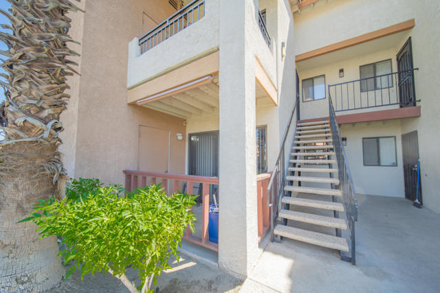 Image 24 of 31 For 78650 Avenue 42  101