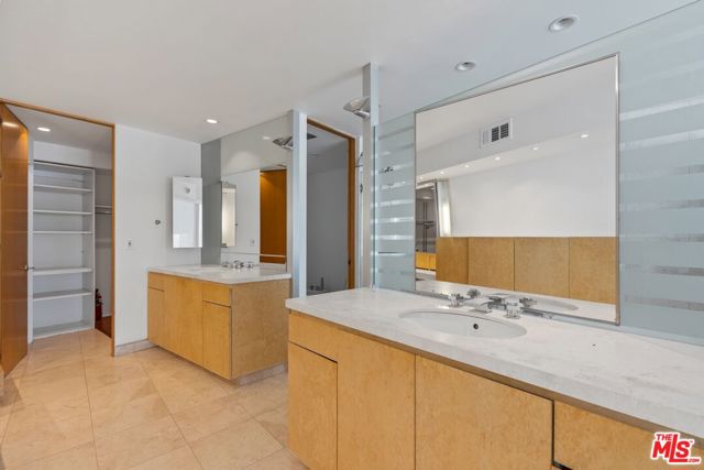 6 Eastwind Street, Marina del Rey CA: https://media.crmls.org/mediaz/a77a6550-3f59-47fa-aabf-713c5f80e303.jpg
