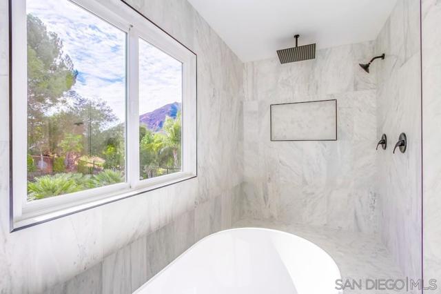 3302 Vista Rocosa, Escondido CA: https://media.crmls.org/mediaz/a77a9580-2483-4be0-b713-30a86666aede.jpg