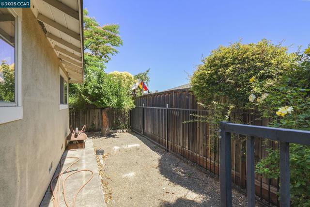 928 Sassel Ave, Concord CA: https://media.crmls.org/mediaz/a77afa31-3874-4450-bab8-bda8ad95abbd.jpg