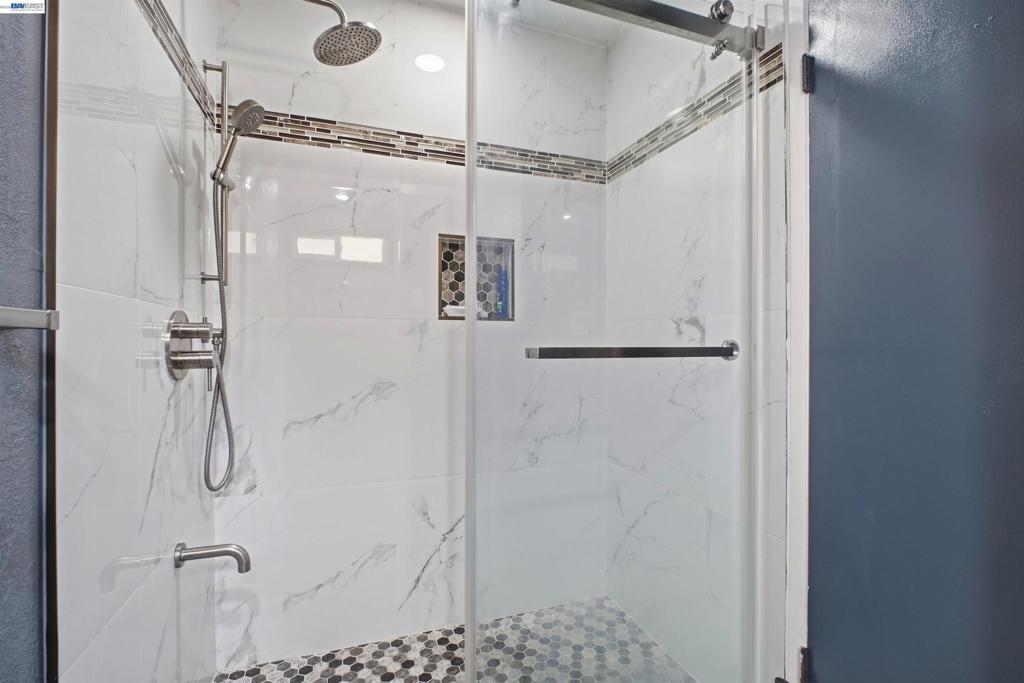 https://media.crmls.org/mediaz/a77b2285-98dc-4859-9352-64eccfa87cd3.jpg?preset=X-Large