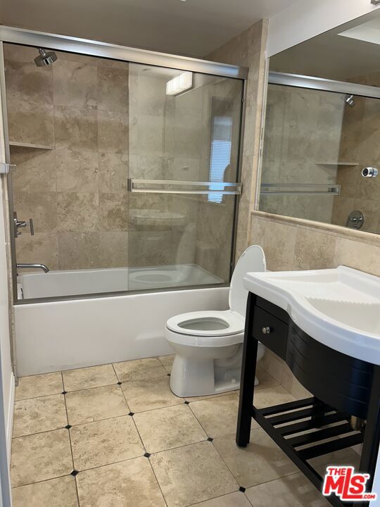 1150 S Oxford Avenue, Los Angeles CA: https://media.crmls.org/mediaz/a77b761b-2297-48fb-b65e-a73872b46481.jpg
