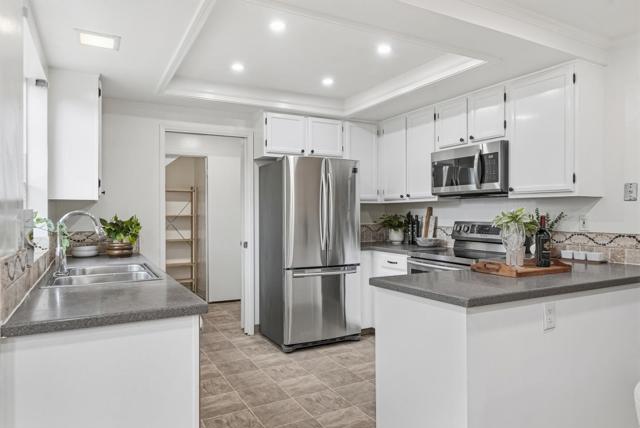 38 Devonshire Avenue, Mountain View CA: https://media.crmls.org/mediaz/a77c2dd7-a66e-4f55-b26e-e57bbb623403.jpg