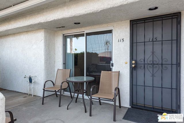 32505 Candlewood Drive, Cathedral City CA: https://media.crmls.org/mediaz/a77c2edf-7c16-43a6-beae-3c1e3b9da1c8.jpg
