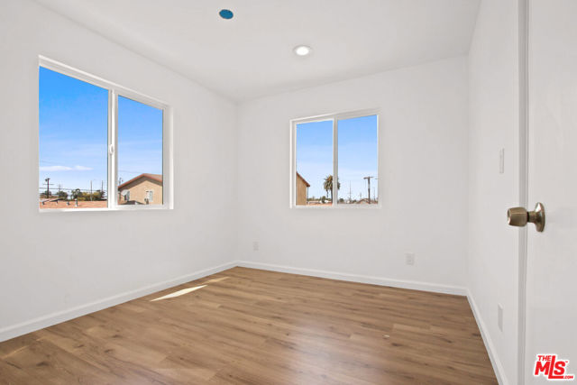 649 1/2 W 92nd Street, Los Angeles CA: https://media.crmls.org/mediaz/a77c2ee9-8515-42b3-a40c-832ed9af00c3.jpg