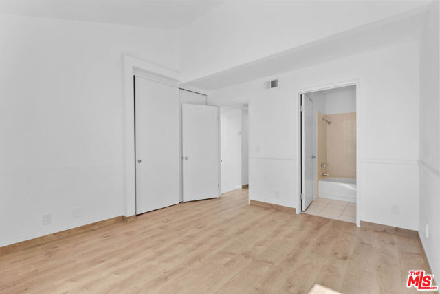 6323 Reseda Boulevard, Tarzana CA: https://media.crmls.org/mediaz/a77dc6d4-e56d-45df-bcfa-7e2107b33e92.jpg