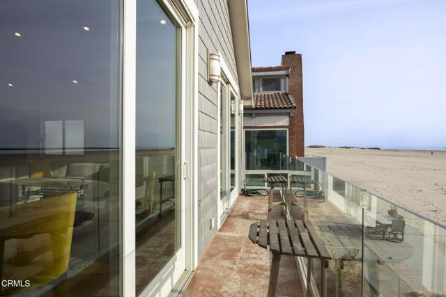 3541 Ocean Drive, Oxnard CA: https://media.crmls.org/mediaz/a77e66f4-8c4a-4b41-8e82-e308bd36d931.jpg
